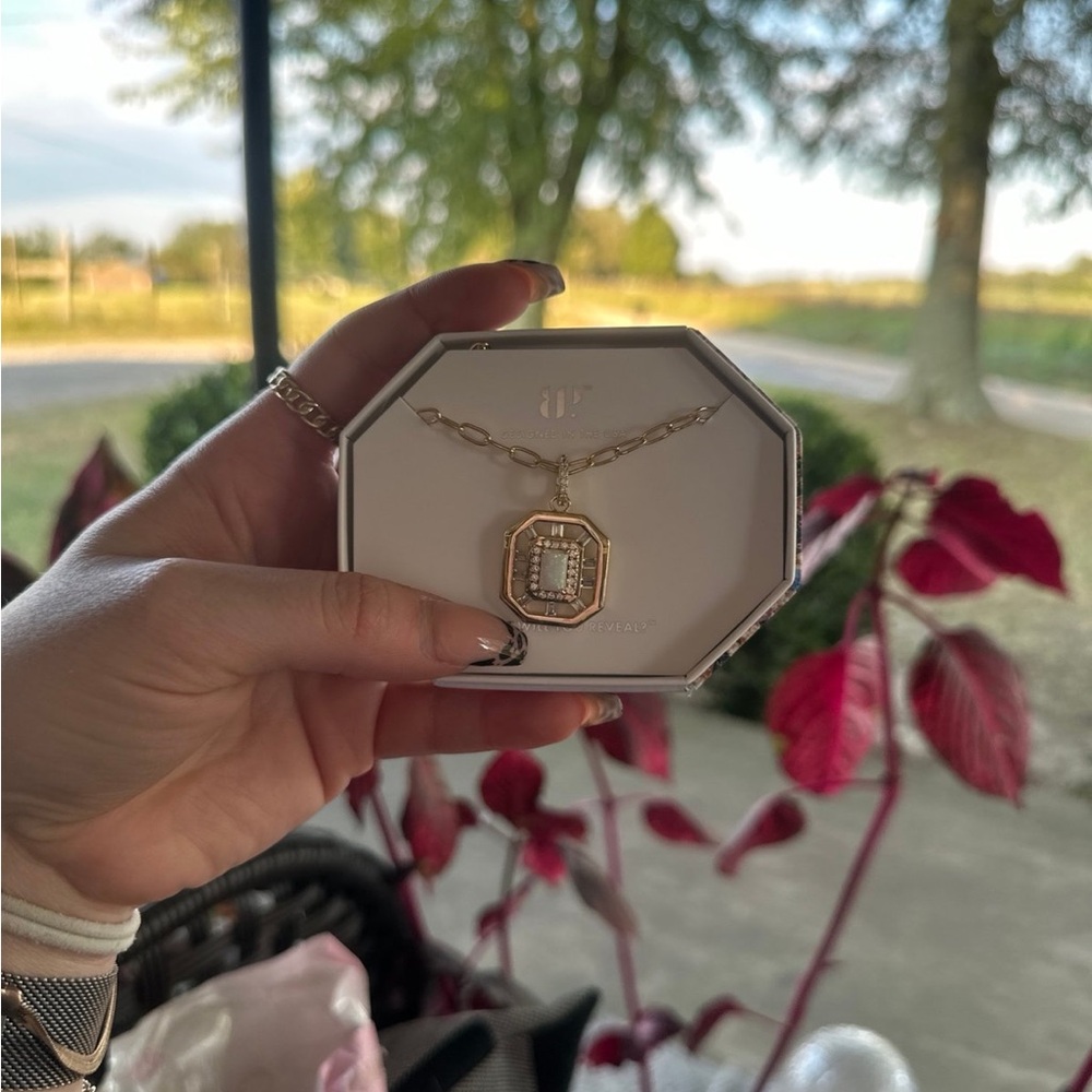 Elegant Gold Pendant Necklace To light the ending- NK64248